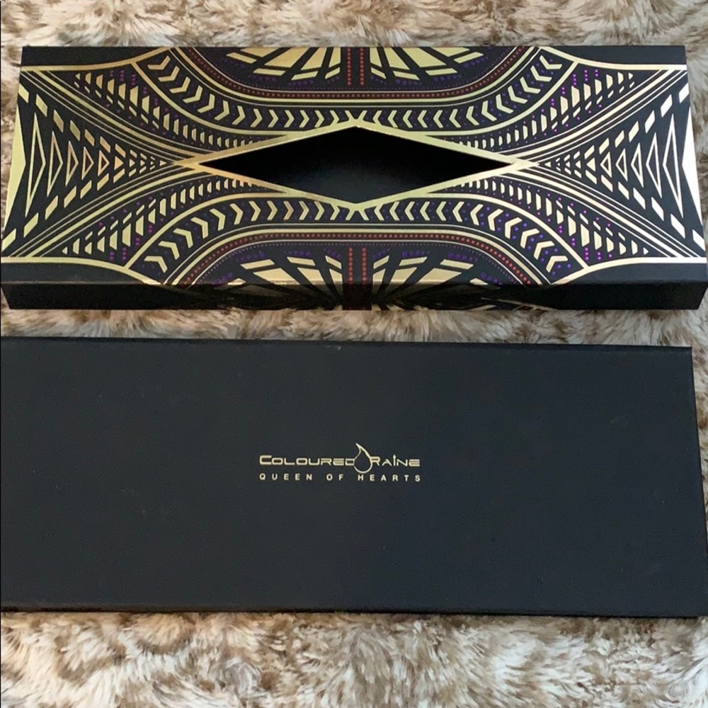 BRAND NEW queen of hearts palette